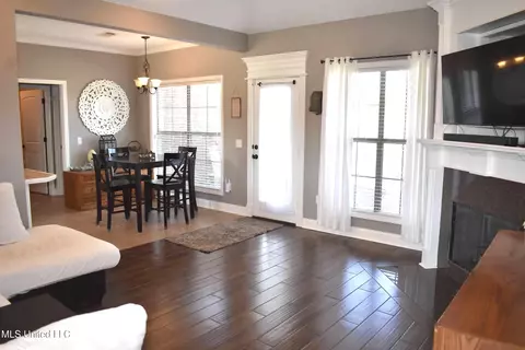 300 Springhill Pt, Brandon, MS 39047 photo 7