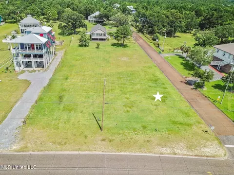 233 N Beach Blvd, Waveland, MS 39576