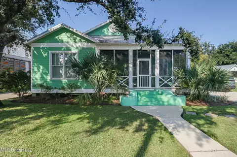 111 Sycamore St, Bay Saint Louis, MS 39520