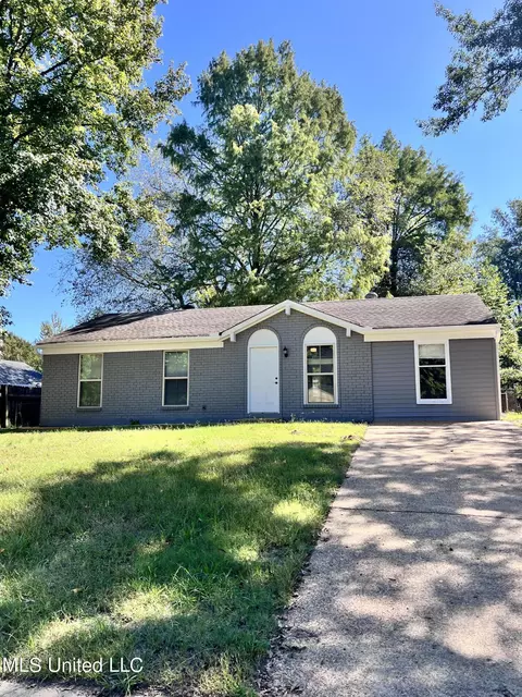 6430 Ridgewood Rd, Horn Lake, MS 38637