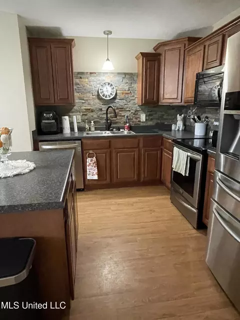 Kitchen - 197 Andrews Rd, Florence, MS 39073 photo 1 of 2