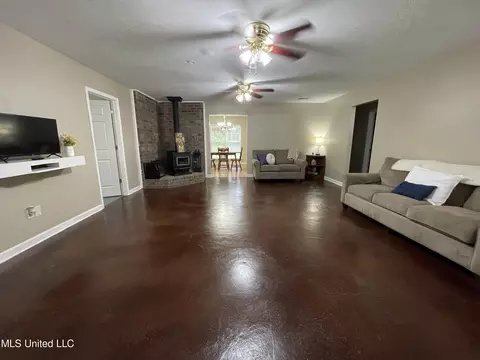 Living - 197 Andrews Rd, Florence, MS 39073 photo 1 of 2