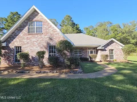 108 Comanche Dr, Terry, MS 39170