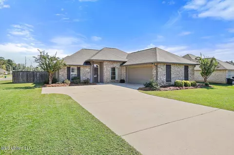 301 Somerset Dr, Florence, MS 39073