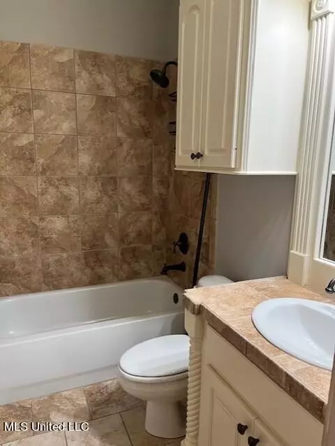 Bath - 574 Turtle Ln, Brandon, MS 39047 photo 2 of 5