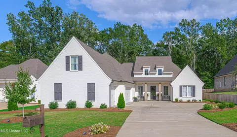 Exterior - 181 Stone Creek Dr, Madison, MS 39110 photo 5 of 21