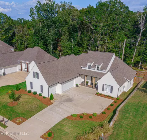 Exterior - 181 Stone Creek Dr, Madison, MS 39110 photo 2 of 21