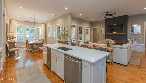 Kitchen - 181 Stone Creek Dr, Madison, MS 39110 photo 6 of 6