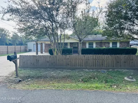 1607 Lackey St, Leakesville, MS 39451