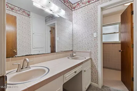 Bath - 4 Byrd Ct, Natchez, MS 39120 photo 1 of 1