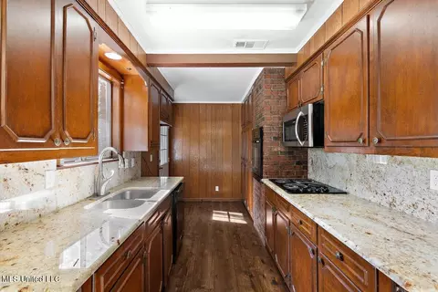 Kitchen - 4 Byrd Ct, Natchez, MS 39120 photo 1 of 2