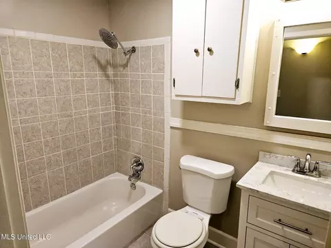 Bath - 258 Sun Dr, Jackson, MS 39211 photo 1 of 2