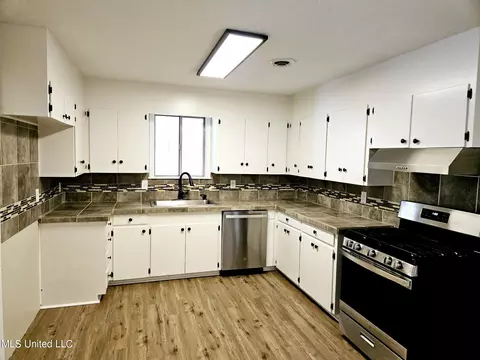 Kitchen - 258 Sun Dr, Jackson, MS 39211 photo 1 of 1