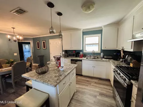 Kitchen - 148 Terry Brook Dr, Terry, MS 39170 photo 2 of 2