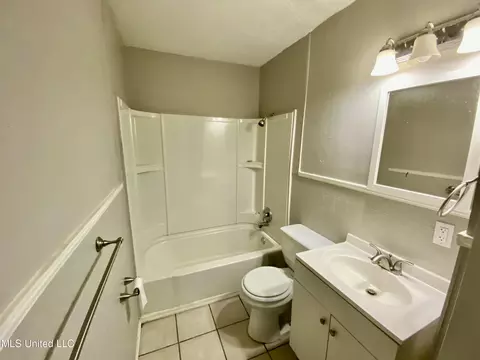 Bath - 3519 Cottage St, Jackson, MS 39213 photo 3 of 3