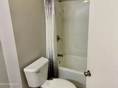 Bath - 3519 Cottage St, Jackson, MS 39213 photo 2 of 3