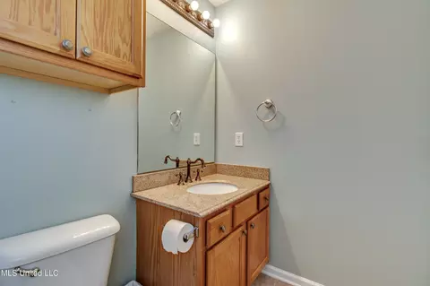 Bath - 322 Swan Dr, Brandon, MS 39047 photo 3 of 4