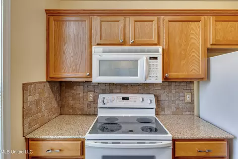 Kitchen - 322 Swan Dr, Brandon, MS 39047 photo 6 of 7