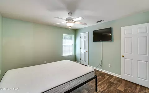 Bedroom - 322 Swan Dr, Brandon, MS 39047 photo 8 of 9