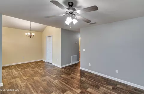 Living - 322 Swan Dr, Brandon, MS 39047 photo 5 of 6