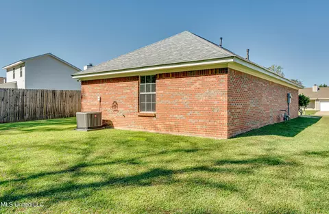 Exterior - 322 Swan Dr, Brandon, MS 39047 photo 12 of 13
