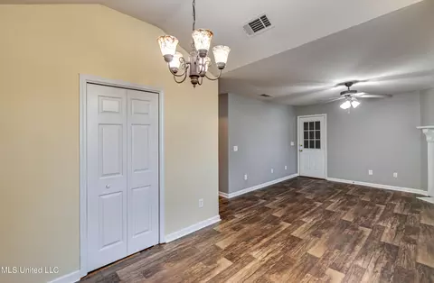 Dining - 322 Swan Dr, Brandon, MS 39047 photo 2 of 2