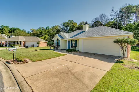 Exterior - 322 Swan Dr, Brandon, MS 39047 photo 5 of 13