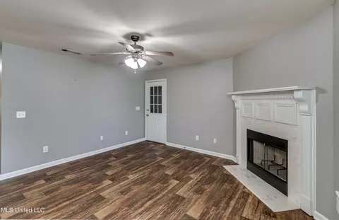 Living - 322 Swan Dr, Brandon, MS 39047 photo 6 of 6