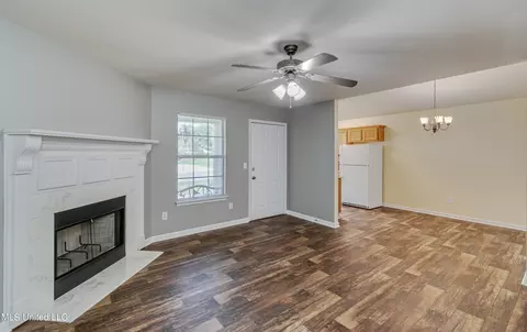Living - 322 Swan Dr, Brandon, MS 39047 photo 3 of 6