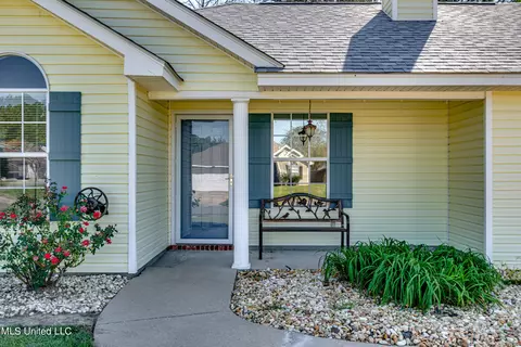 Exterior - 322 Swan Dr, Brandon, MS 39047 photo 2 of 13