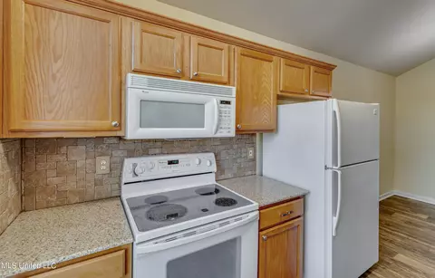 Kitchen - 322 Swan Dr, Brandon, MS 39047 photo 5 of 7