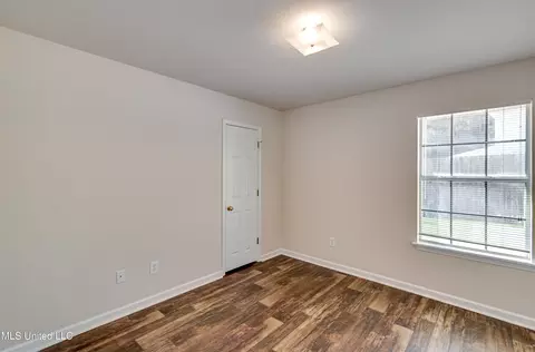 Bedroom - 322 Swan Dr, Brandon, MS 39047 photo 4 of 9