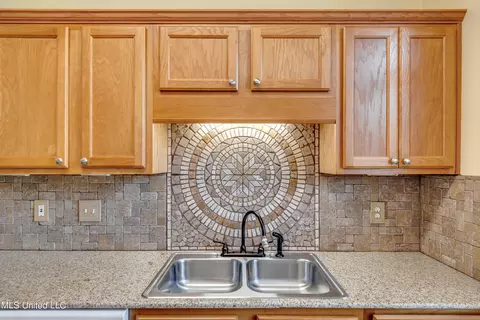 Kitchen - 322 Swan Dr, Brandon, MS 39047 photo 7 of 7
