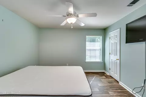 Bedroom - 322 Swan Dr, Brandon, MS 39047 photo 9 of 9