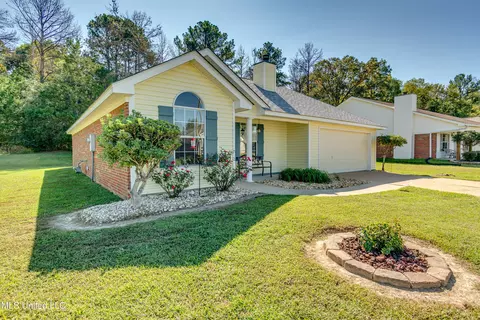 Exterior - 322 Swan Dr, Brandon, MS 39047 photo 4 of 13