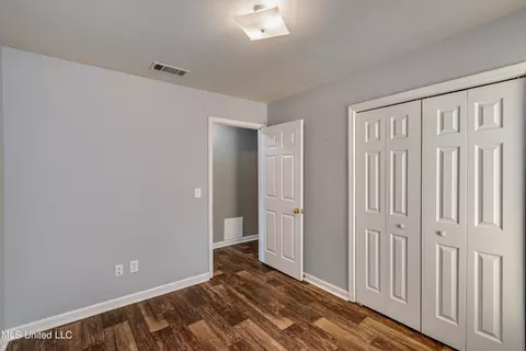 Bedroom - 322 Swan Dr, Brandon, MS 39047 photo 3 of 9