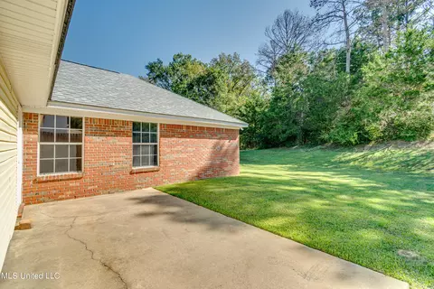 Exterior - 322 Swan Dr, Brandon, MS 39047 photo 8 of 13