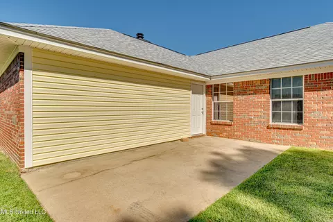 Exterior - 322 Swan Dr, Brandon, MS 39047 photo 7 of 13