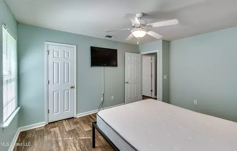 Bedroom - 322 Swan Dr, Brandon, MS 39047 photo 6 of 9