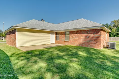 Exterior - 322 Swan Dr, Brandon, MS 39047 photo 6 of 13
