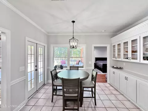 Dining - 520 E Point Dr, Brandon, MS 39047 photo 5 of 5