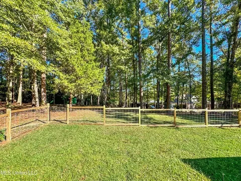 Exterior - 520 E Point Dr, Brandon, MS 39047 photo 11 of 12