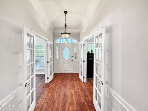 Entry Way - 520 E Point Dr, Brandon, MS 39047 photo 2 of 2