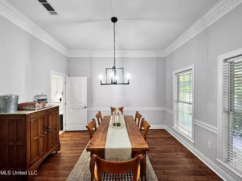 Dining - 520 E Point Dr, Brandon, MS 39047 photo 1 of 5