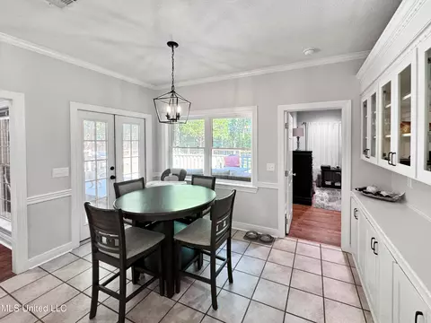 Dining - 520 E Point Dr, Brandon, MS 39047 photo 4 of 5
