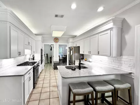 Kitchen - 520 E Point Dr, Brandon, MS 39047 photo 1 of 5