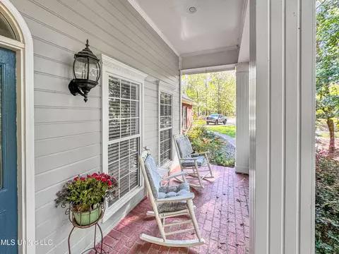 Exterior - 520 E Point Dr, Brandon, MS 39047 photo 4 of 12
