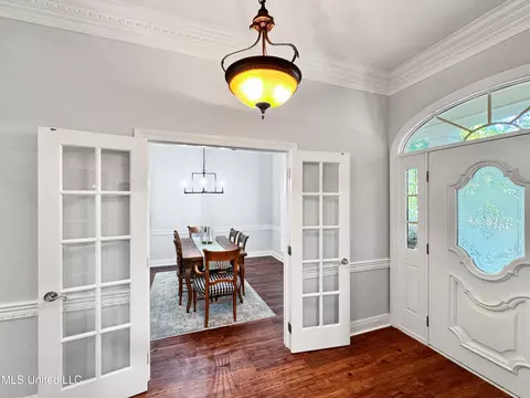 Entry Way - 520 E Point Dr, Brandon, MS 39047 photo 1 of 2