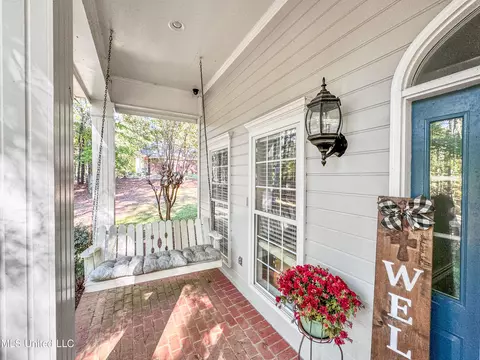 Exterior - 520 E Point Dr, Brandon, MS 39047 photo 3 of 12