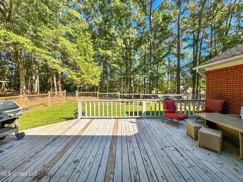 Exterior - 520 E Point Dr, Brandon, MS 39047 photo 9 of 12